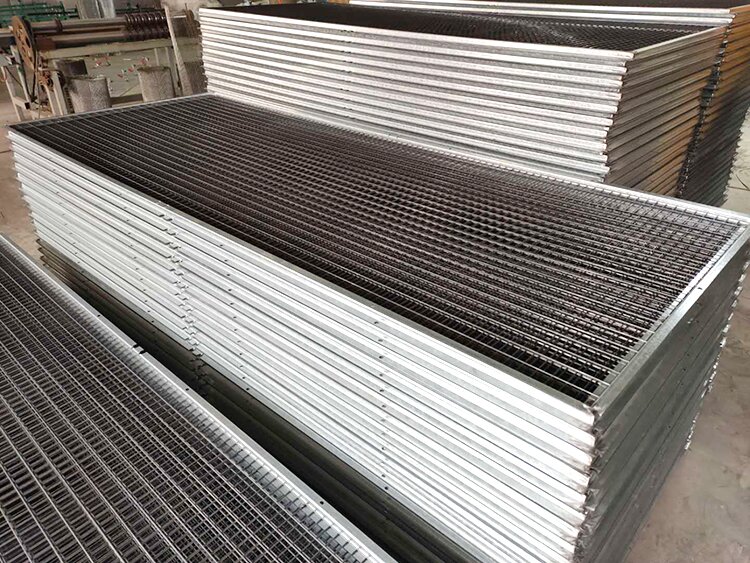 工業異型 網（wǎng）片可分為焊（hàn）接網片編織網片，鍍（dù）鋅網片和浸塑網片